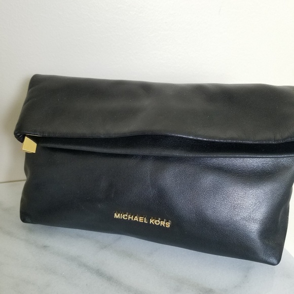 MICHAEL Michael Kors Handbags - MICHAEL Michael Kors

Daria Fold Over Clutch